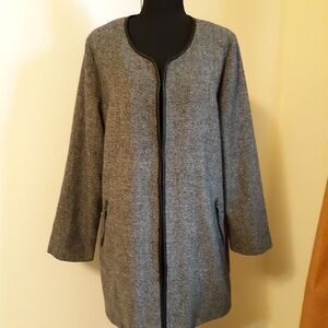 Super Soft Light Weight Jacket in Size Medium Faux Leather Trim Zip Pockets EUC